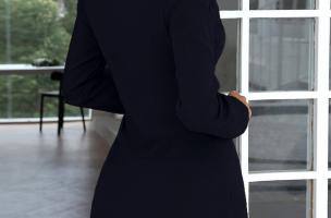 Elegantes Langarm-Minikleid mit geschlitztem Ausschnitt und Faltenrock DENVER, Marineblau