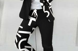 Hosen-Set mit elegantem Blazer mit Buchstaben-Print  Estrena, weiß