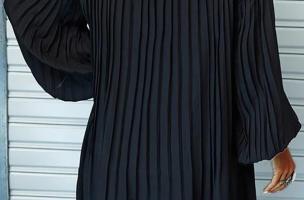 Elegantes Plissee-Minikleid mit langen weiten Ärmeln und Spitzeneinsätzen  Cremona, schwarz