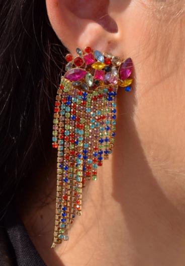 Elegante Ohrhänger mit dekorativen, mehrfarbigen Diamanten