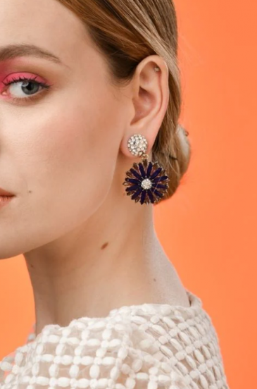 Elegante Ohrringe mit Strasssteinen, lila