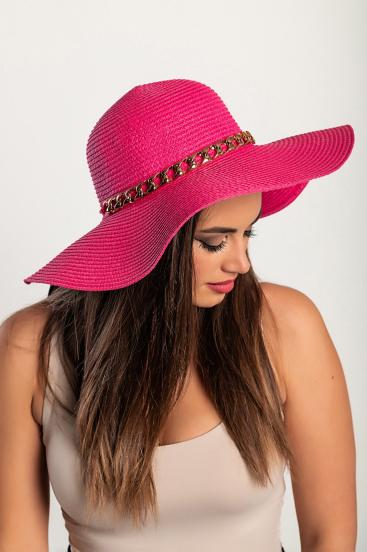 Modischer Hut mit Zierkette, rosa