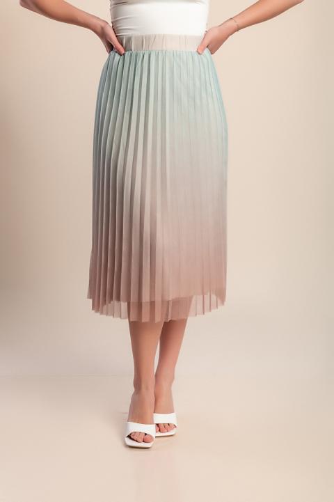 Das Model auf dem Bild ist 170 cm groß.