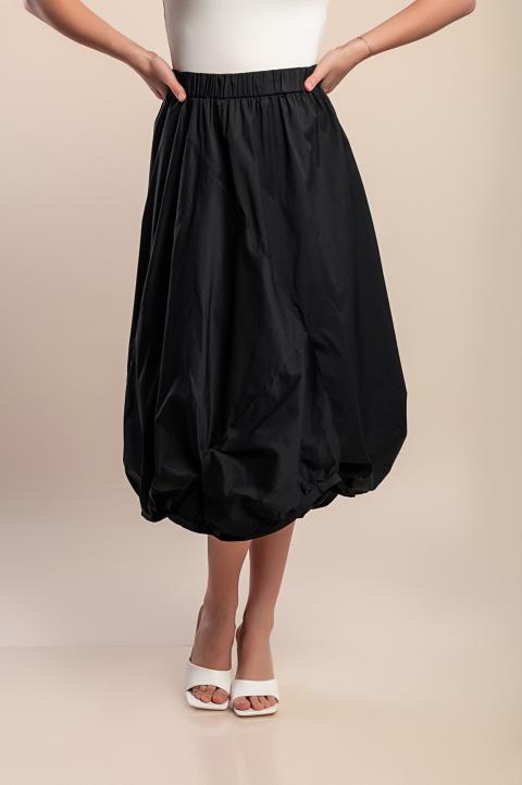 Das Model auf dem Bild ist 170 cm groß.