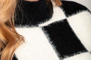Karierter Pullover Salanilla, schwarz und weiß