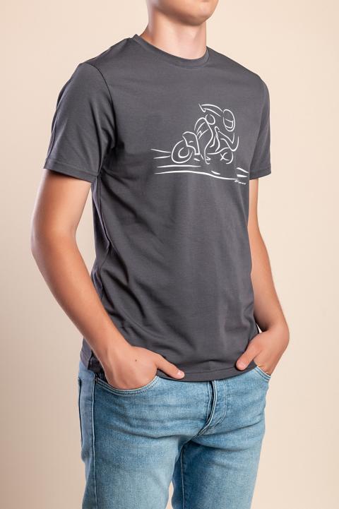 Das Model ist 190 cm groß.
