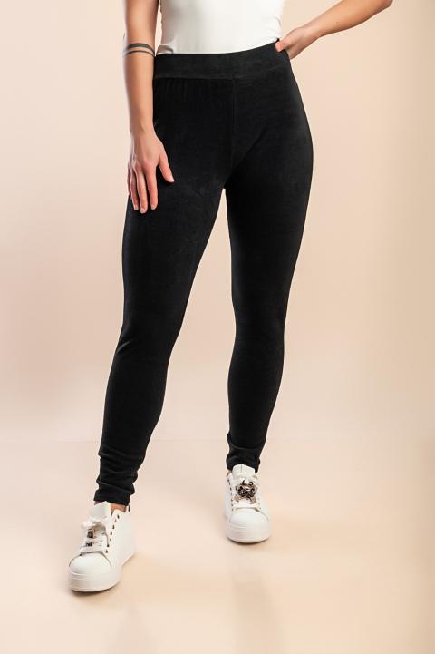 Das Modell auf dem Bild ist 170 cm groß