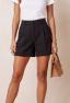 Shorts mit hohem Bund, Schwarz