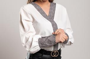Elegante Langarm-Bluse mit Leo-Print-Detail POLINA, weiß
